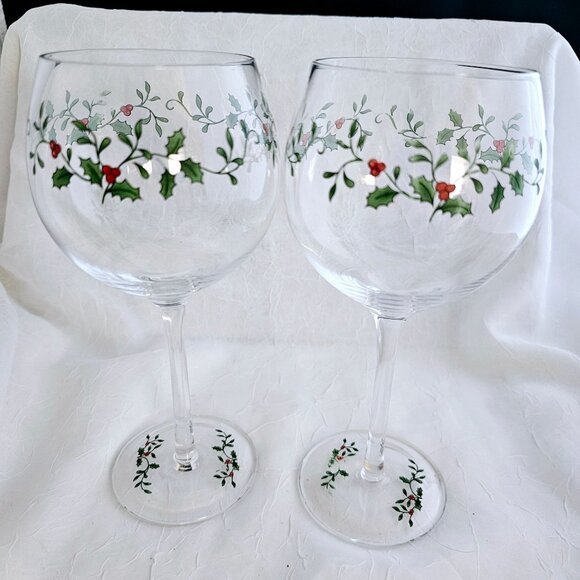 Holly Berry Holiday Balloon Wine Glasses 8.5" red wine ice water goblets set- 2 - Picture 6 of 9